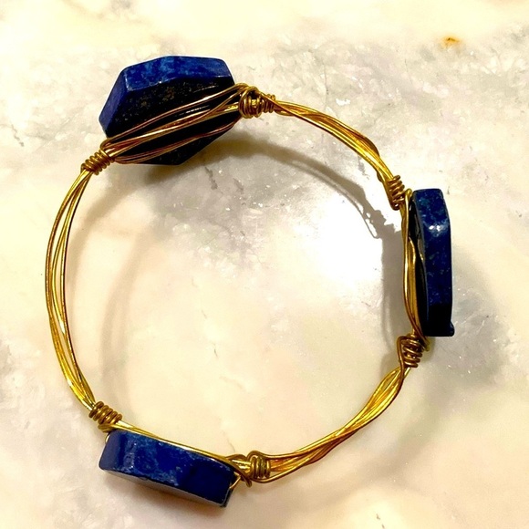 Bracelet in Lapis Lazuli Stones on gold tone wire - Picture 2 of 6